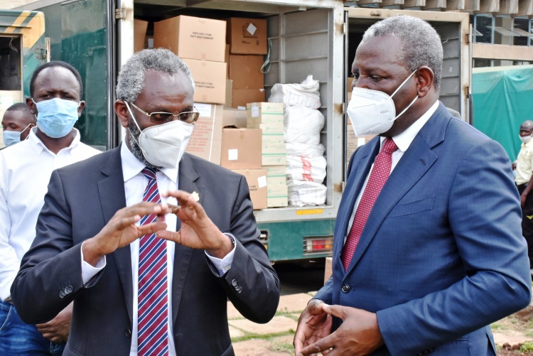 UoN Vice Chancellor, Prof. Stephen Kiama (L) in discussion with Dr James Mwangi Equity Group Managing Director and CEO.