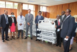 Official handover of medical equipment to the College of Health Sciences.