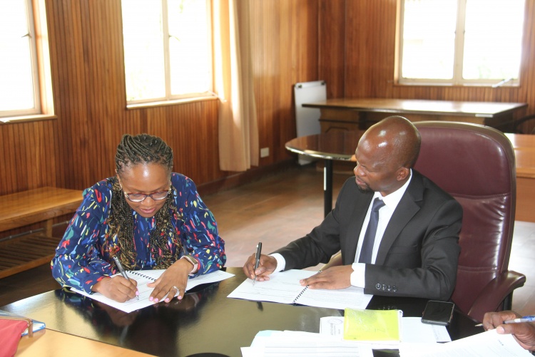 Faculty of Health Sciences Dean Prof. George Osanjo(R) with Dr. Marianne Mureithi, Chair Department of Medical Microbiology and Immunology during the signing of the 2022/2023 perfomance contract. 