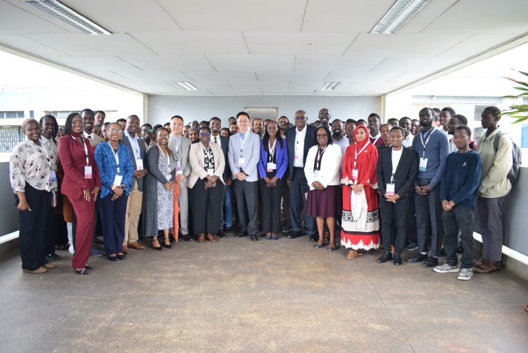 A group photo of students and speakers at the 16th AMSUN International, Research and Scientific Conference.