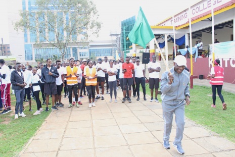 Deputy Vice Chancellor Academic Affairs, Prof. Julius Ogeng’o flags off the Leave no Medic Behind Charity Run.