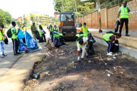 Healing beyond hospitals: IPPNW MSSR-UoN members take on plastic pollution one street at a time 