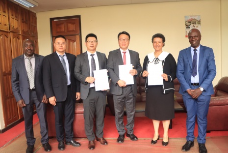 FHS Associate Dean Postgraduate Research and Training Prof. Evelyn Wagaiyu with Wondfo Biotech Senior Vice President Mr. Zaping Xha, Vice President Mr. Wenjie Xu, Global Technical Director Mr. Leo Xu and Dr. Parmenas Okemwa and Dr. Francis Wanyama from FHS posing for a picture after signing the MoU. 